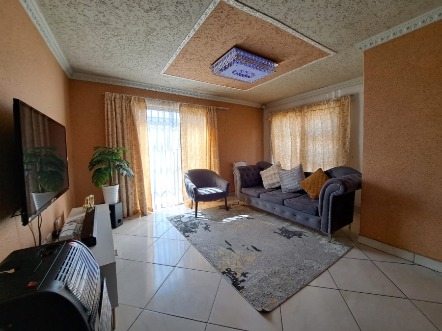 3 Bedroom Property for Sale in Silwood Heights Western Cape